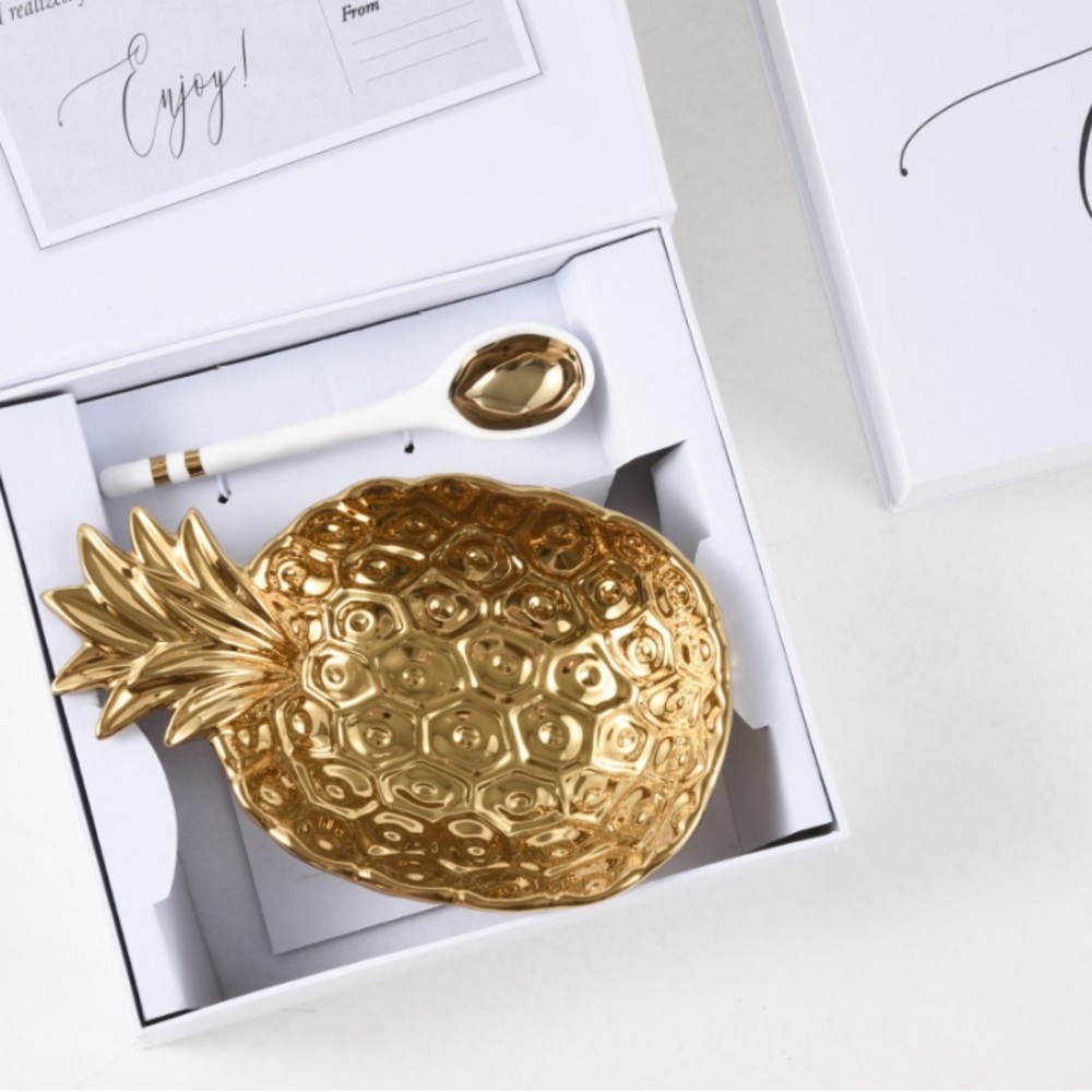 The Golden Pineapple Set